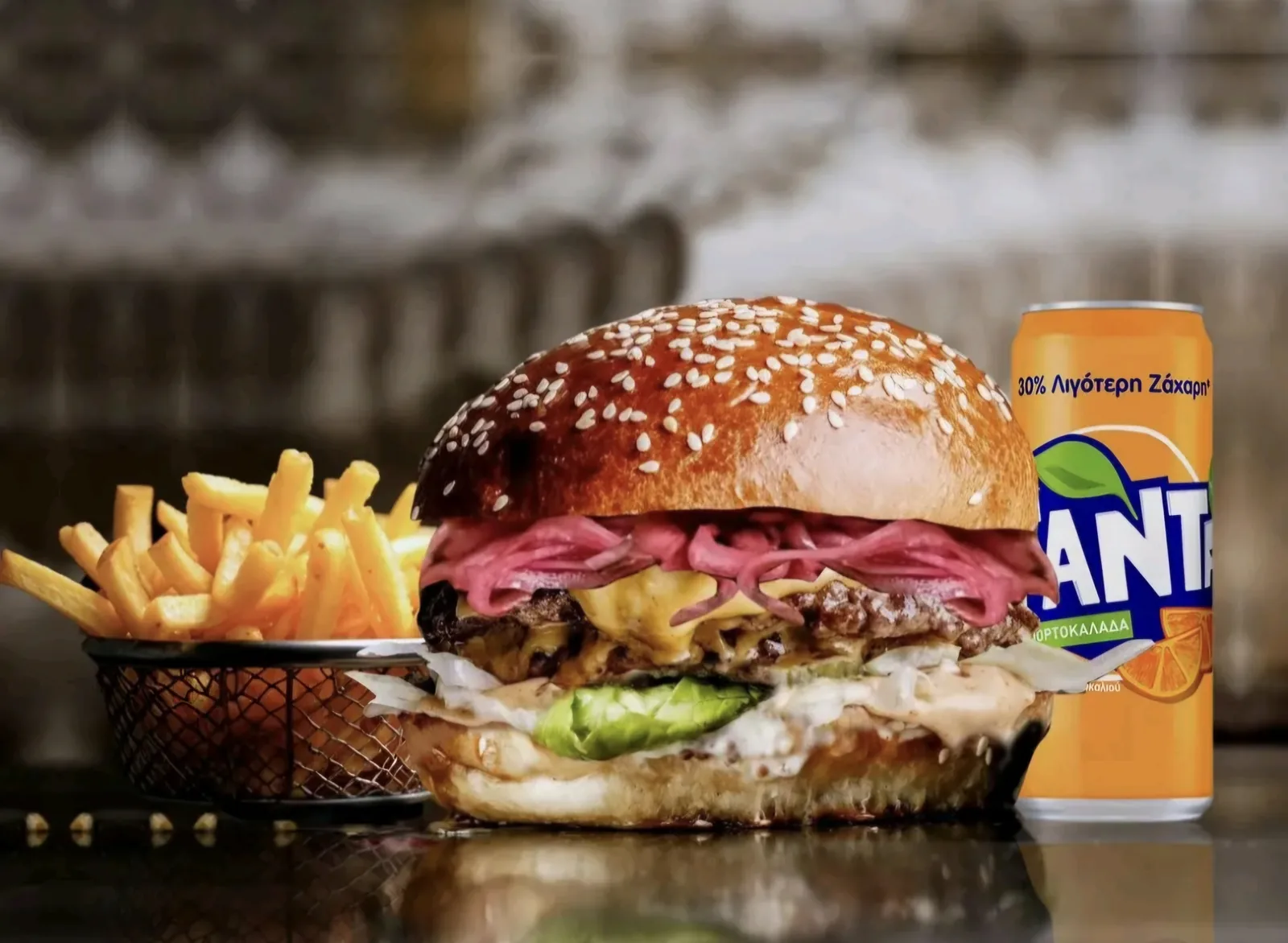 Food Station burger sa pomfritom i pićem